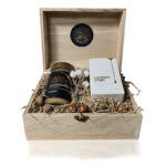 Immagine del bauletto natalizio morgana del re contenente 1 olio di nocciola da 100 ml e 1 pasta di nocciola