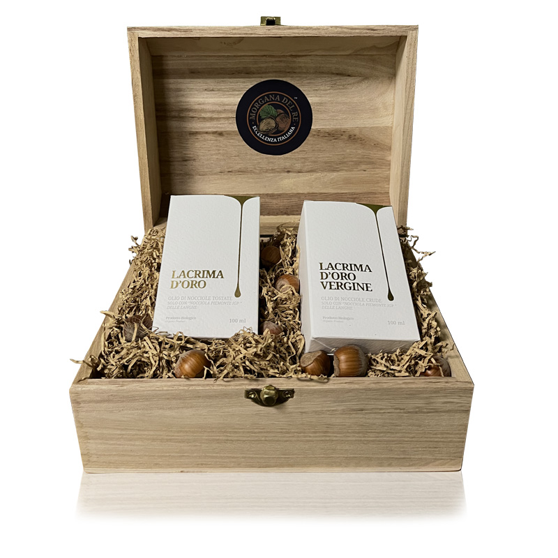 morgana-del-re-confezione-natalizia-baluetto-con-olio-nocciola-bio-langhe Immagine del bauletto natalizio morgana del re contenente 1 olio di nocciola tostato e 1 olio di nocciola cruda nel formato 100 ml